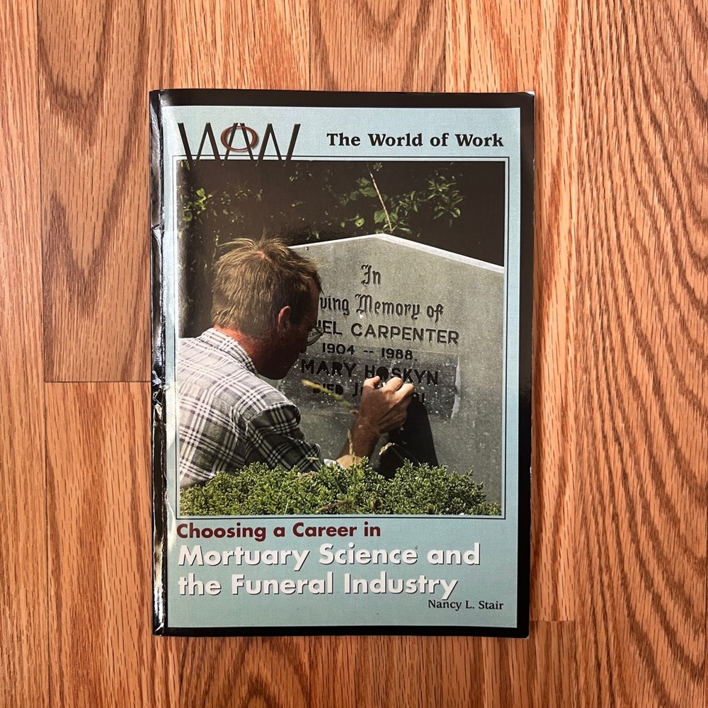 Choosing a Career in Mortuary Science and the Funeral Industry - Book